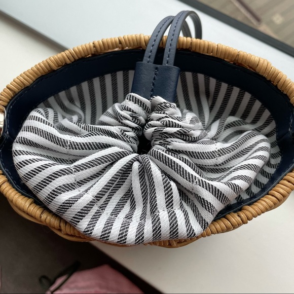 SOLD! 🎉Kate Spade medium wicker basket bag white navy stripe brand new with tag - Picture 10 of 15